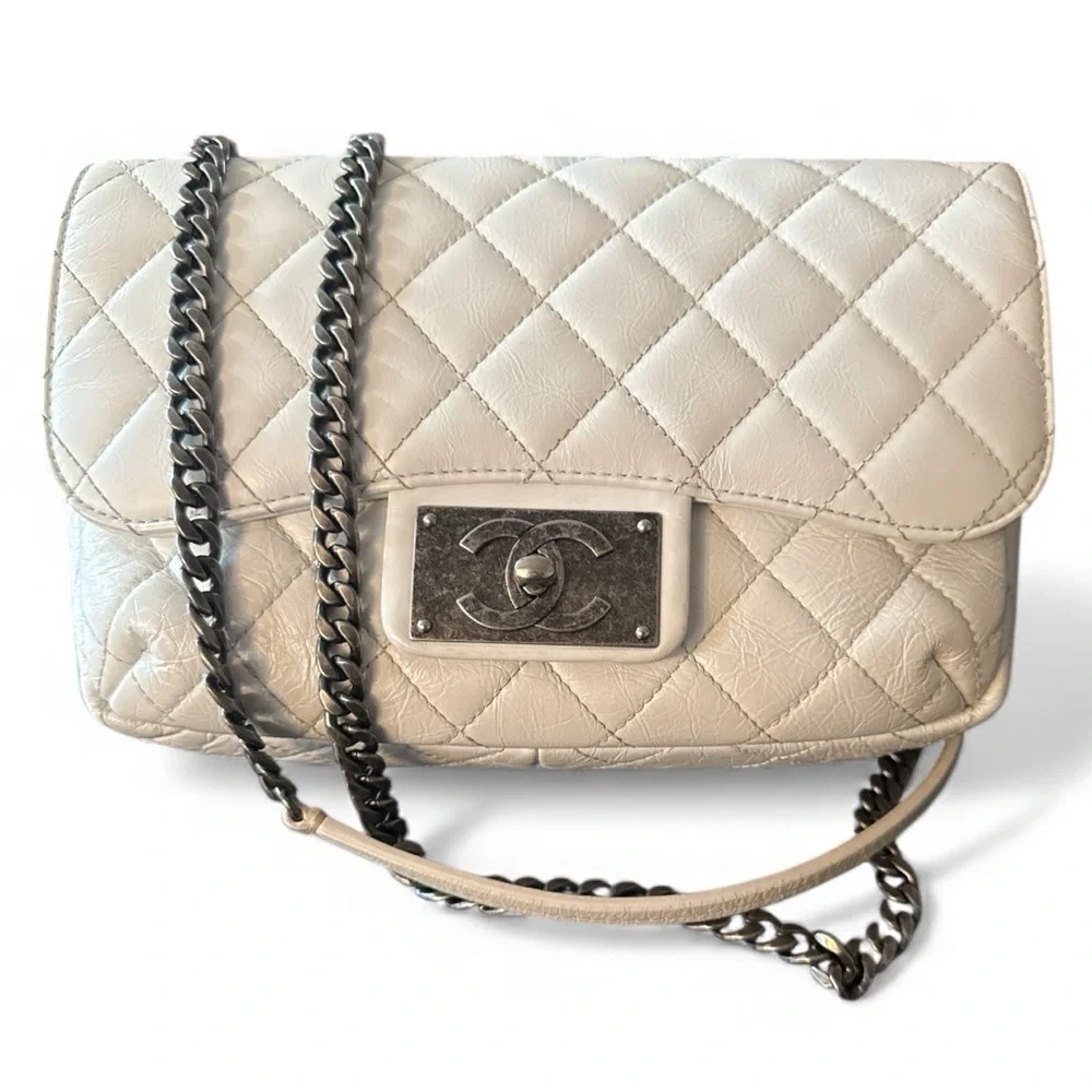 Chanel White Quilted Crossbody/Shoulder Bag with Chain